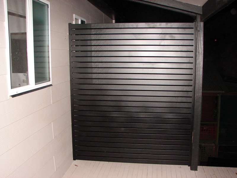 Aluminium Powdercoated Privacy Screen.