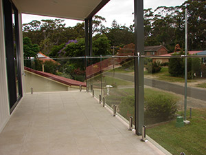 Frameless Top Mounted Glass