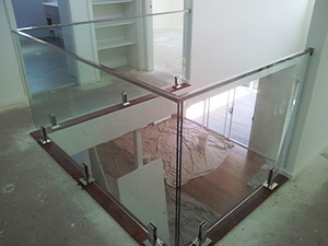 Frameless Top Mounted Glass